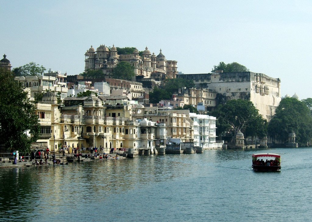 Udaipur-View of the Ghats and the City Palace