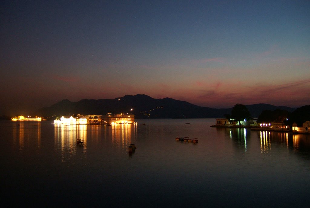 Udaipur-Lake Pichola at Dusk
