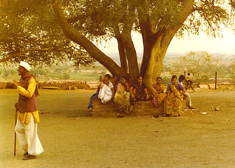 Agra 1980 Under the tree....© by leo1383