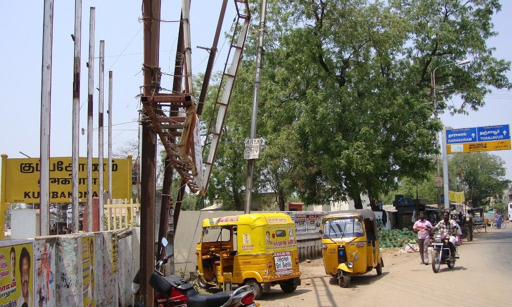 DSC07984 Kumbakonam Railway Station to left
