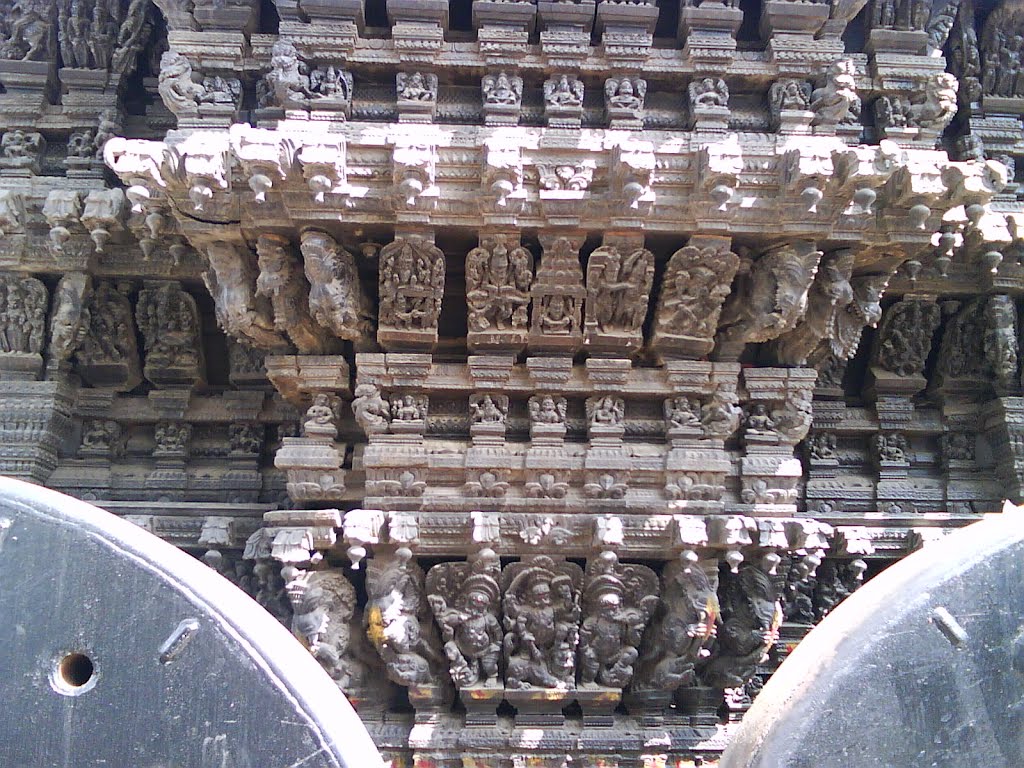 wooden art work,temple chariot,kumbakonam,tamilnadu