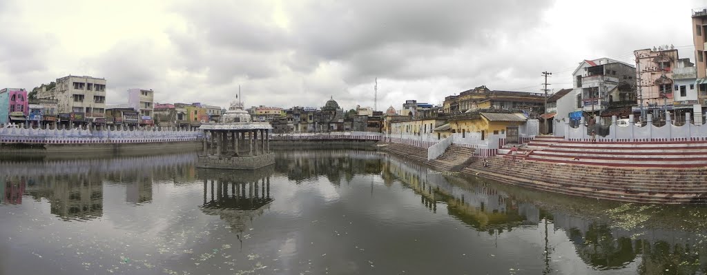 KUMBAKONAM TEMPLE POND