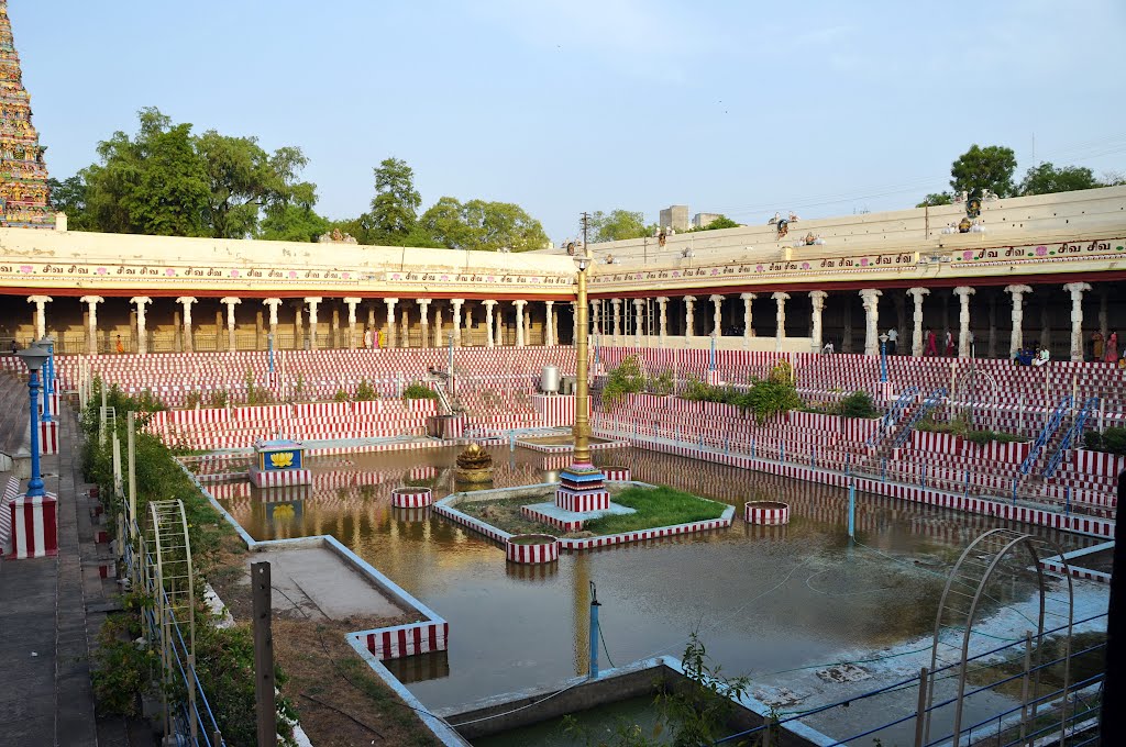 Porthamarai Kulam, the sacred pond inside the Meenakshi Sundareswarar Temple. Madurai, India.