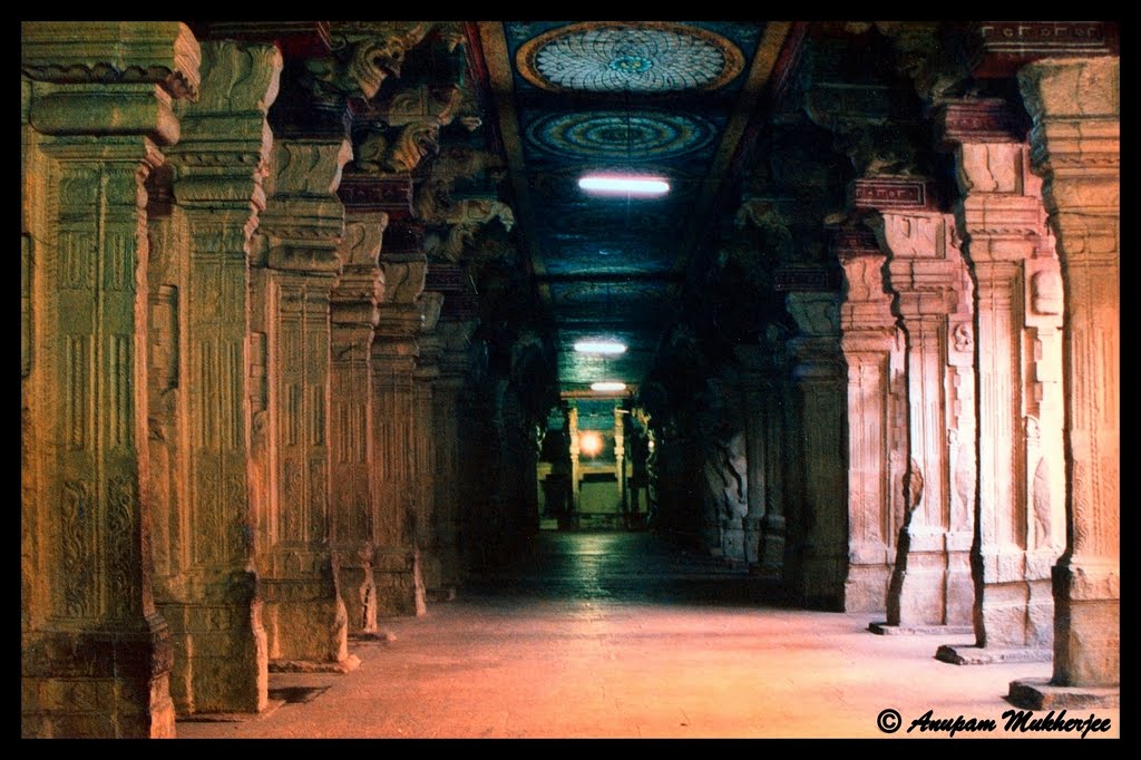 Corridor of Meenakshi Amman temple ©Anupam