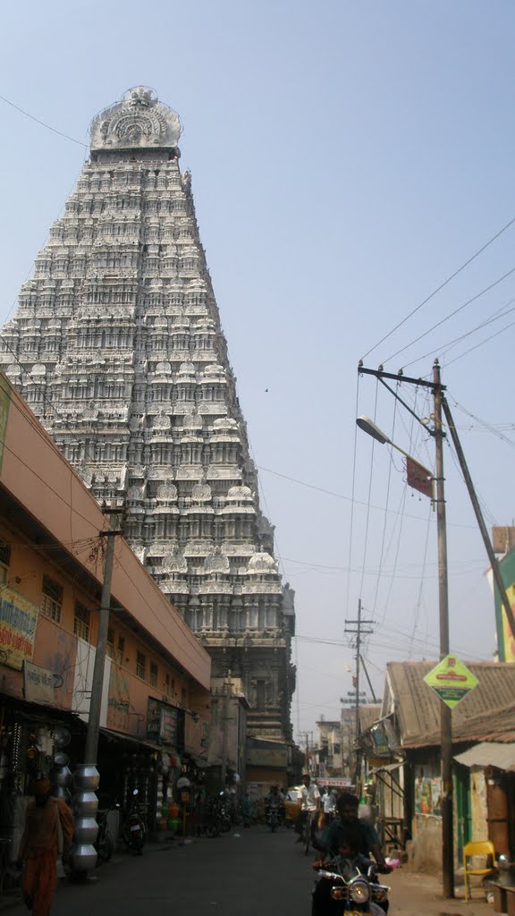ஸ்ரீ திருவனாமலை அருணாச்சலேஸ்வர் சிவன் கோவில் கோபுரம்