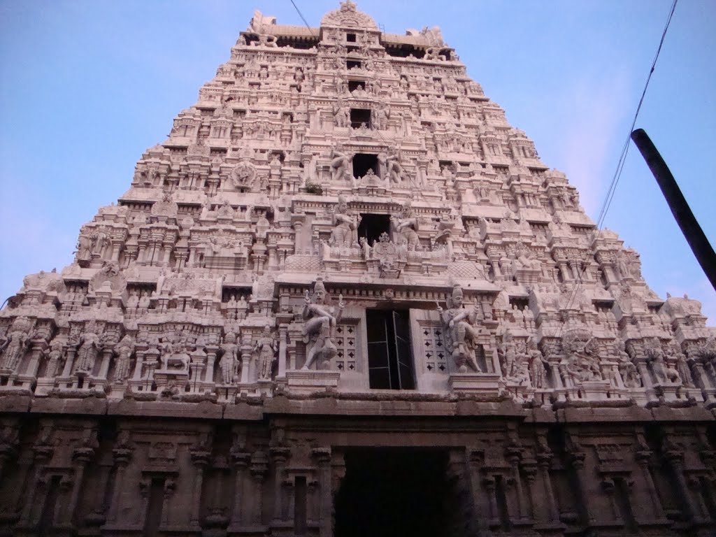 DSC08311 திருவண்ணாமலை அருணாச்சலேஸ்வரர் கோயில்  கீழ கோபுரம்- கருக்கலில் അരുനാച്ചലെസ്വര്‍ അമ്പലം ৱুনাচলেস্বর মন্দির ਅਰੁਨਾਚਾਲੇਸ੍ਵਾਰ ਮੰਦਿਰ අරුනාචලෙස්වර්  මන්දිර Arunachaleswarar Temple at dawn