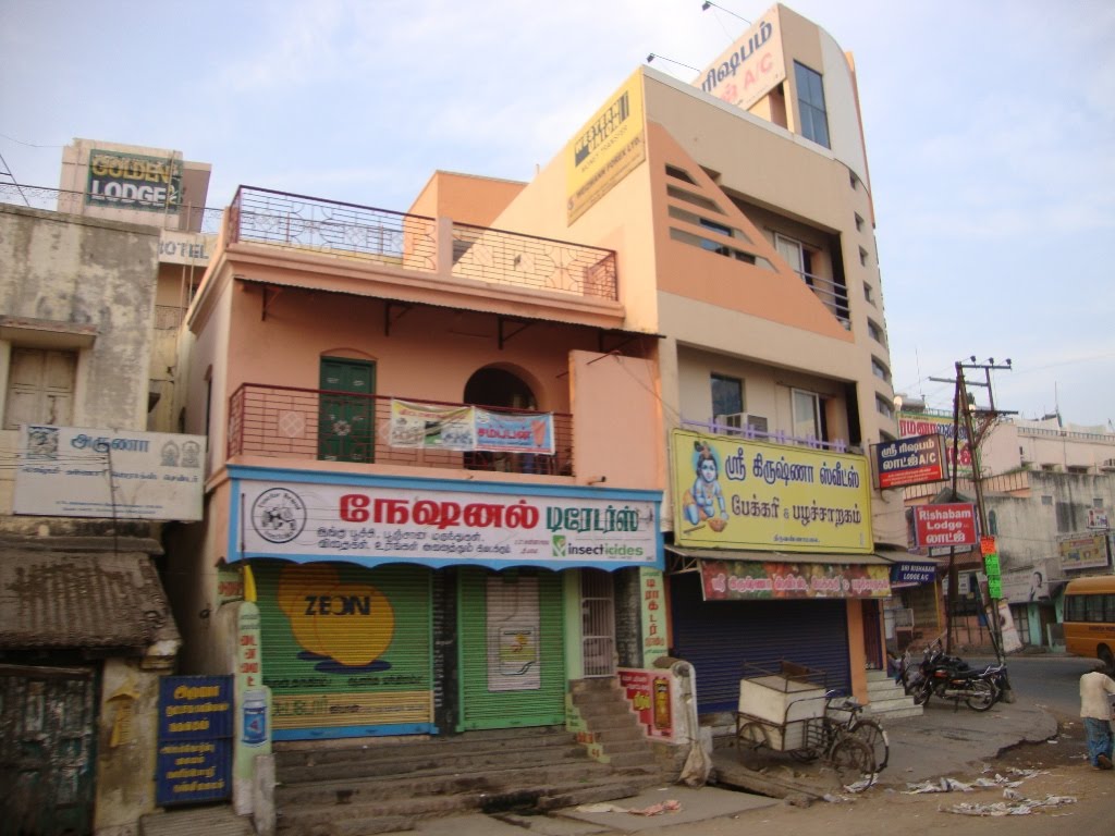 DSC08337  ஸ்ரீ  கிருஷ்ணா  ஸ்வீட்ஸ்-ரிஷபம்  கார்நெர்Shri Krishnaa Sweets - Rishabam Corner  06.41.46