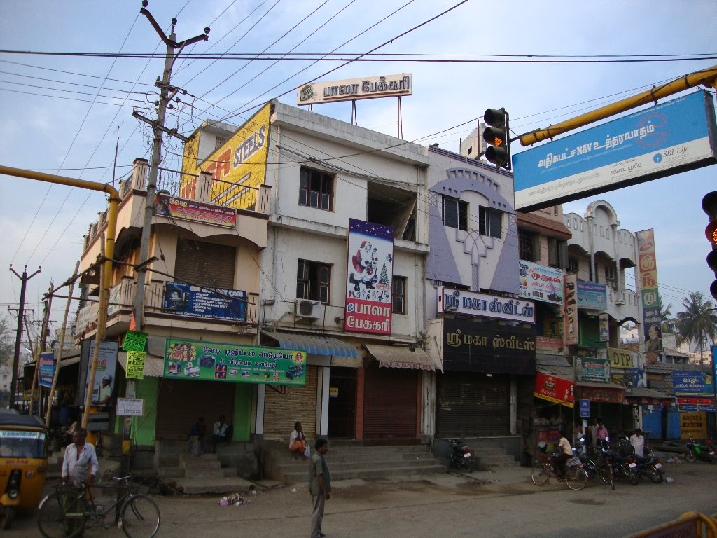 DSC08339  பாலா  பேகெரி - ஸ்ரீ  மகா  ஸ்வீட்ஸ் Bala Bakery - Shri Magaa Sweets at signal point