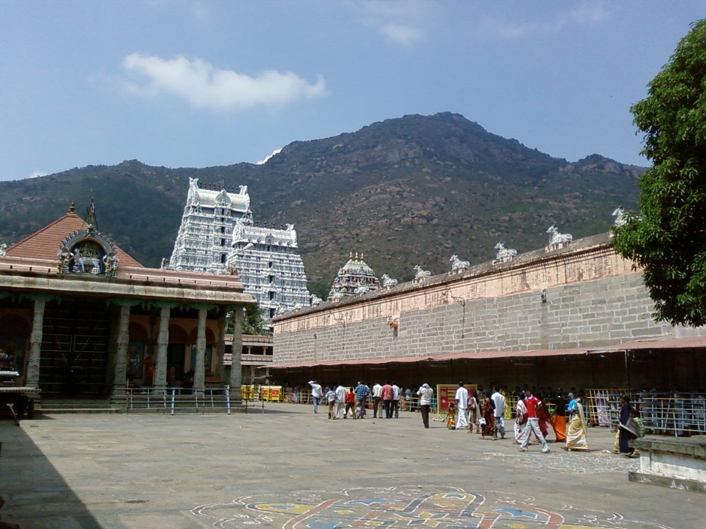 View of Triuvannamalai inside temple