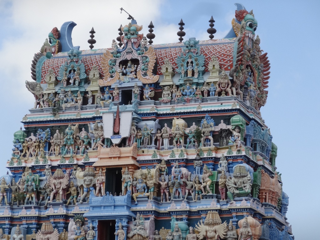 கோவில் கோபுரம் அழகிய   மன்னார்  ஸ்ரீ  ராஜ கோபால சுவாமி  திருக்கோயில்  பாளையம்கோட்டை   Azhagiya Mannaar Shri RaajaGopaalaswaamu Thirukkoil  Temple Tower  Paalayamkottai - 9436.