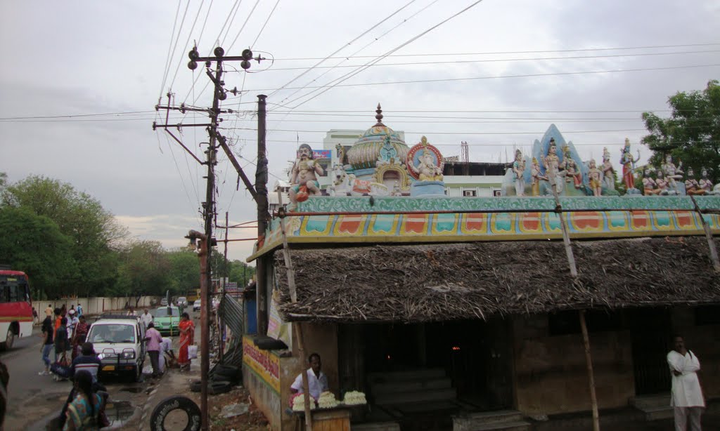 DSC03663  திருச்சி பேருந்து நிலையம் அருகில் கோயில் 16.34.44