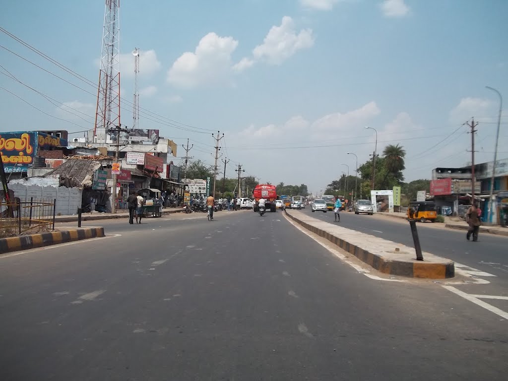 Thanjavur Road Junction  at Thiruchchy  -  Angaalamman Hotel,  Hotel Vaazhai, Raajeswari Hotel  9421.