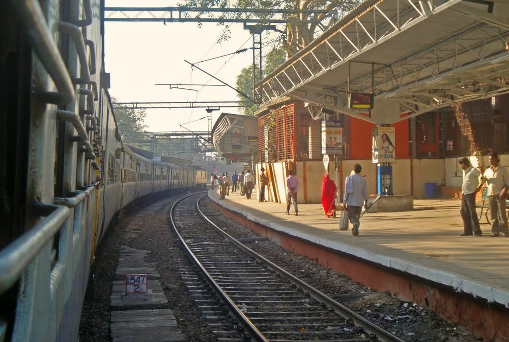 Chattisgarh express at Raja Ki Mandi,Agra