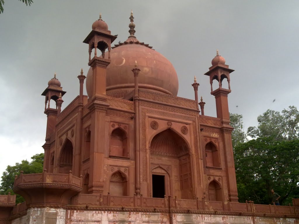 Red Taj
