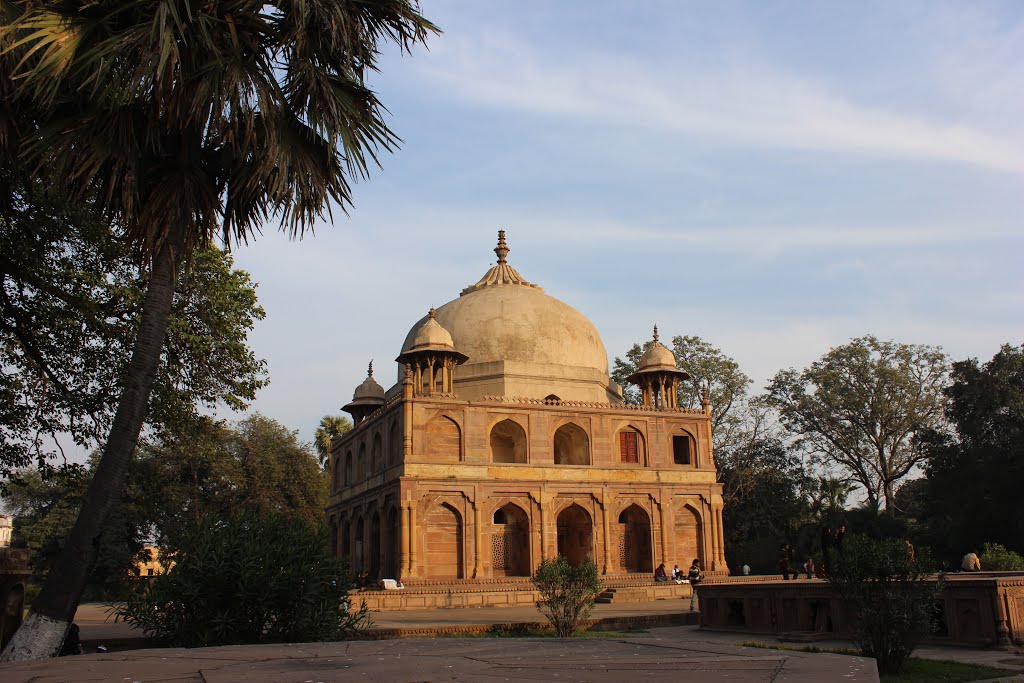 Tomb of Khusrau (built in 1662)