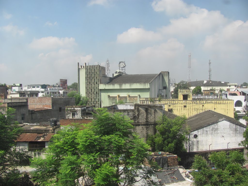 swapnalok theatre, Allahabad as seen from train