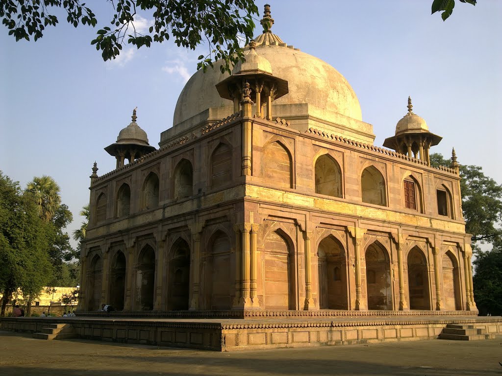 Tomb of Khusrau (built in 1662)