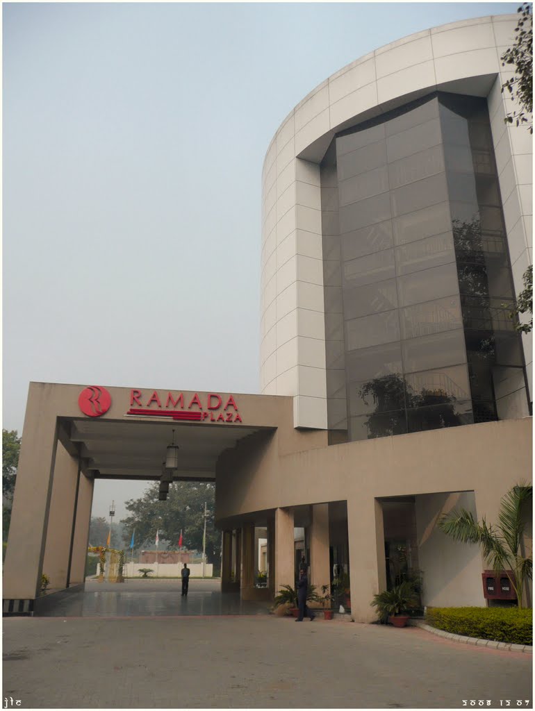 Varanasi - Hotel Ramada Plaza - India