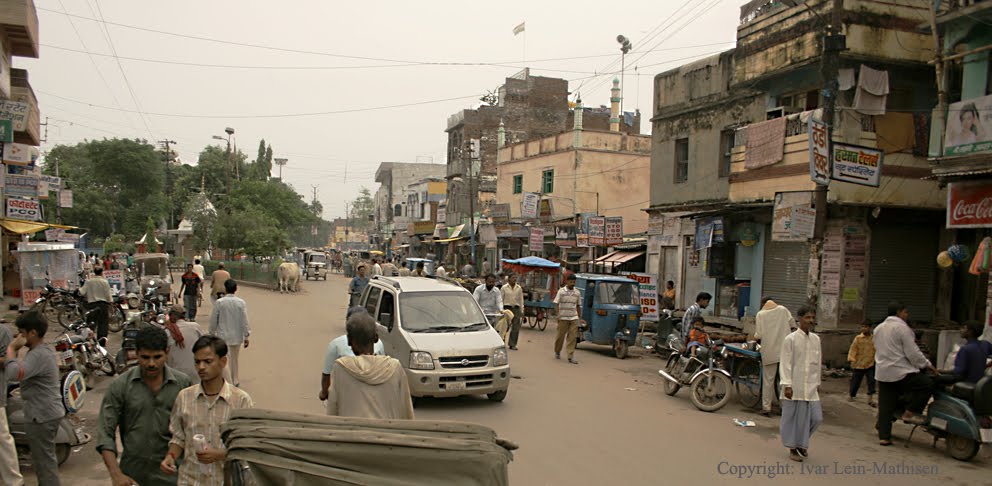 Varanasi main road for the hotel area, Cantonement