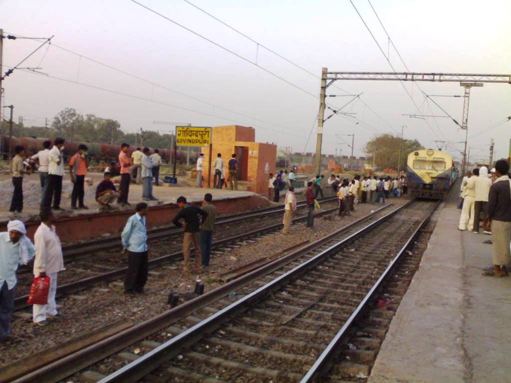 Lucknow Shikohabad Passanger arriving at Platform No.1 of Govindpuri Station, Kanpur