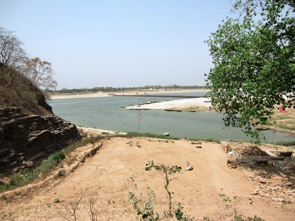 Mirzapur the Ganges near the floating bridge.