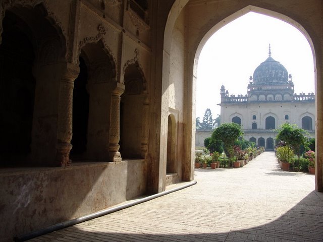 faizabad, maqbara