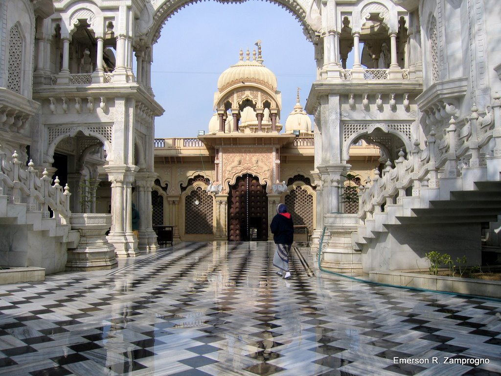 ISKCON Vrindavan [ श्री कृष्ण बलराम मंदिर ]  ezamprogno