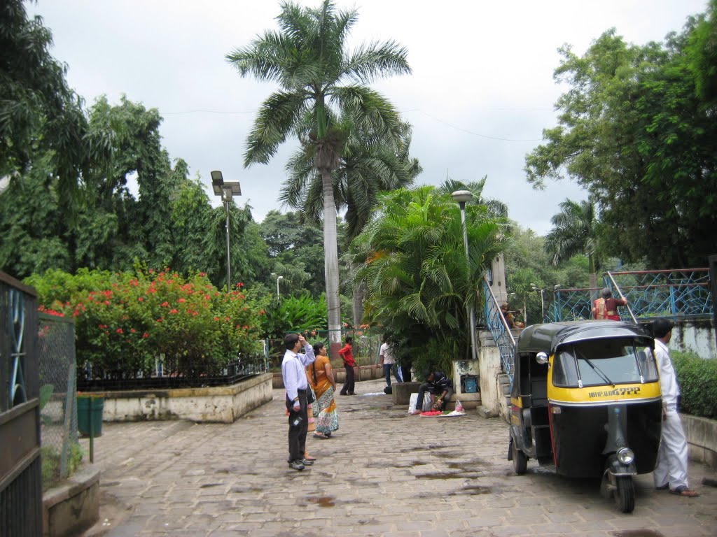 Sarasbag, Pune
