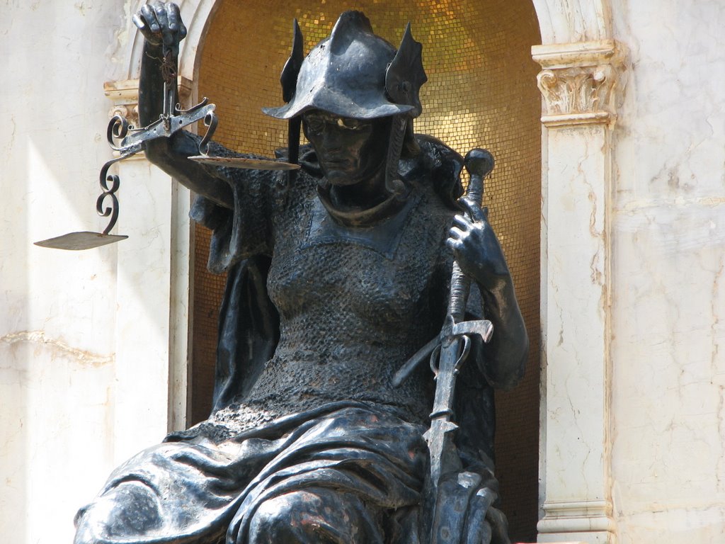Statue (Justice)