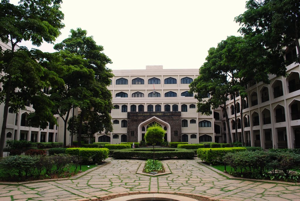AlAmeen College