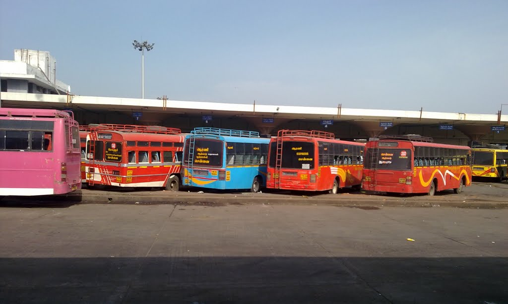 07082010177 சென்னை கோயம்பேடு பேருந்து நிலையம் -a bay in Koyambedu Bus Terminal