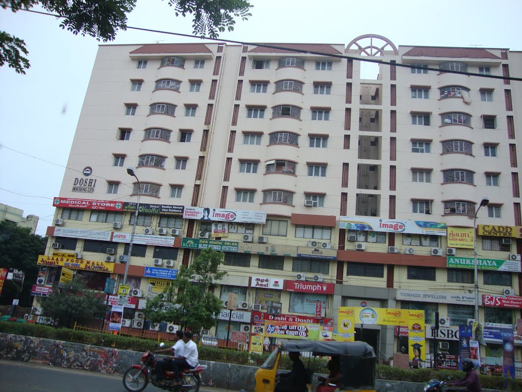தோஷி  கட்டிடம்  Doshi Bldg - Laad Food Mall,Archana Medical Store,, Global Dreams, Image, ASTS, Blzz, Amul,Vummidi,HSBC,Anushka..சென்னை చెన్నై 6135