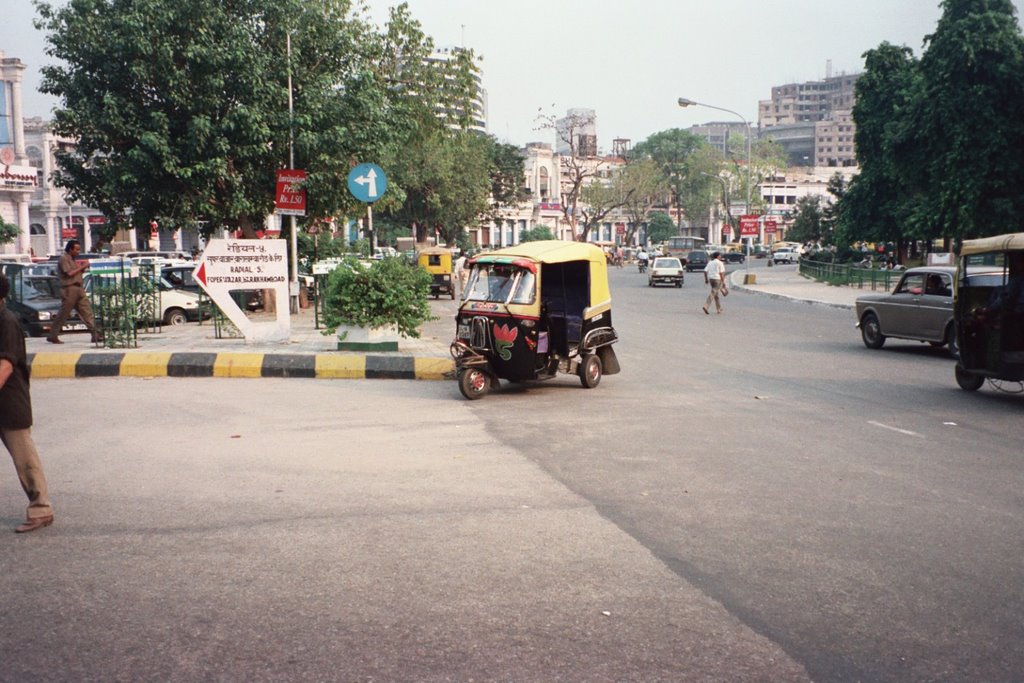 Street scene, Radial 5, New Delhi