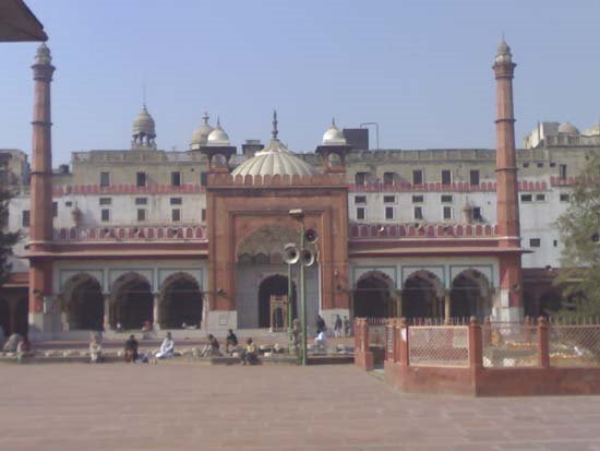 Masjid Fateh Puri - from front