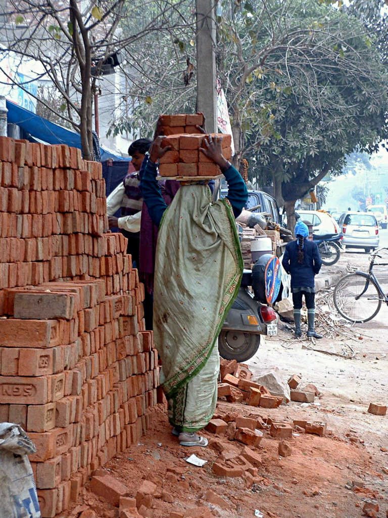 Inde, femme au travail à Delhi