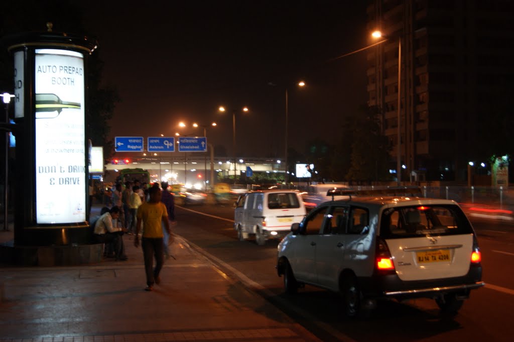 I T O CROSSING NEW DELHI.