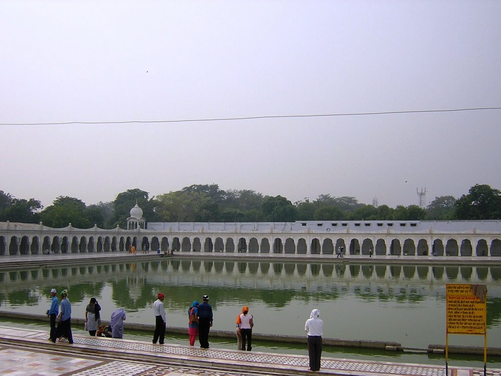 Delhi  - Bangla Sahib - bacino sacro