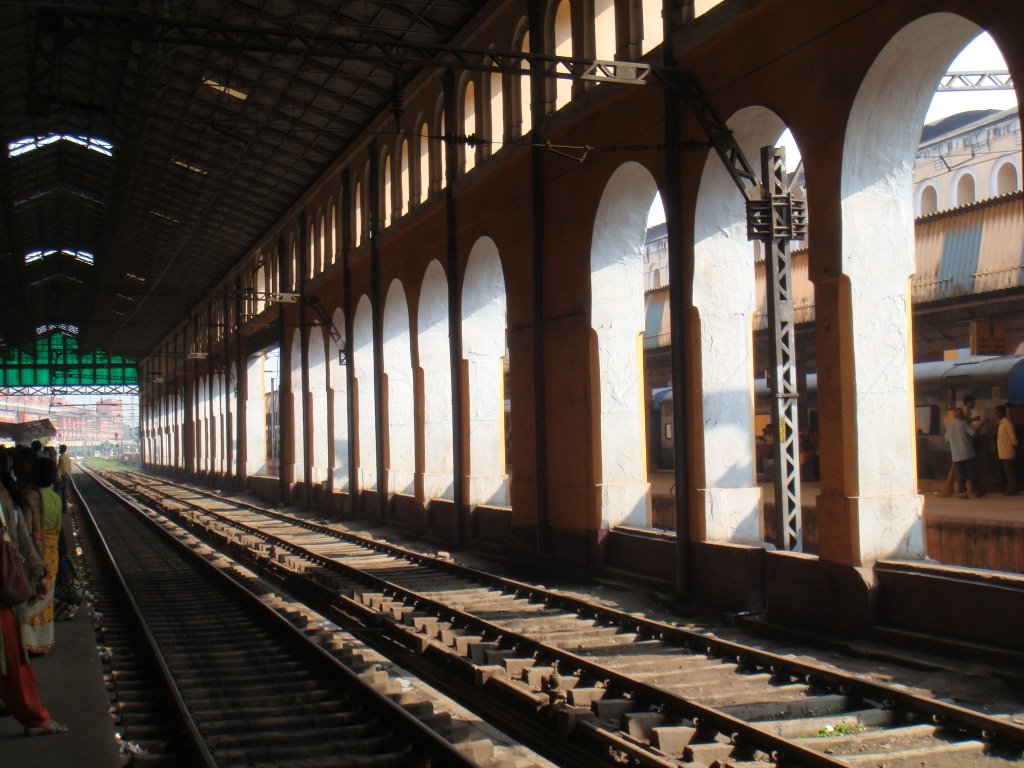 Inside Sealdah Station