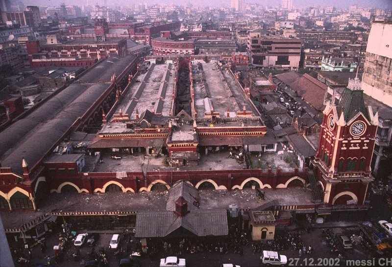 (messi02)  Calcutta [Kolkata]  –  New Market from Hotel "Lindsay"  [00°]