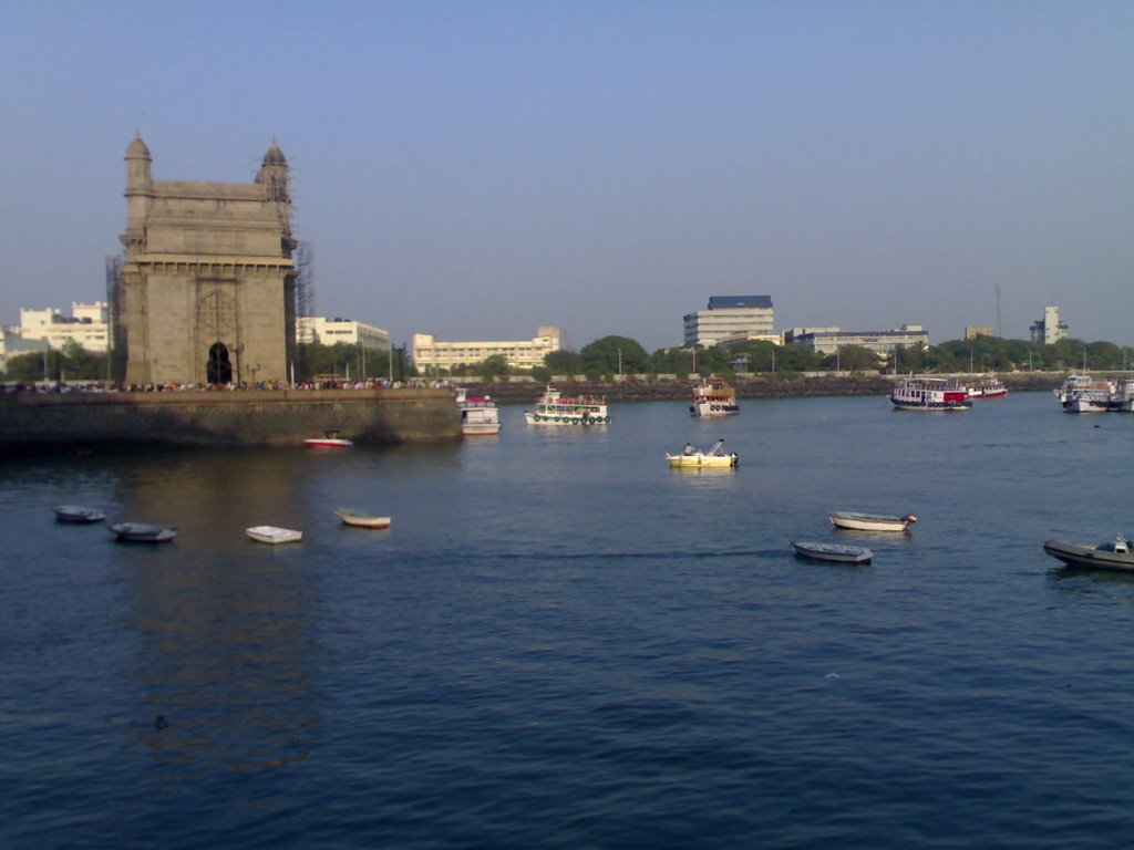 Gateway of India with Sea face View