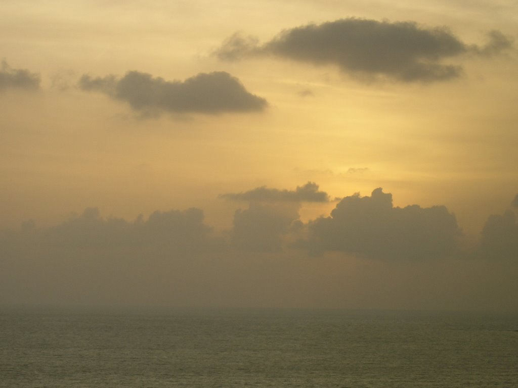 Mumbai, Sea from Sir Dorab Tata Rd
