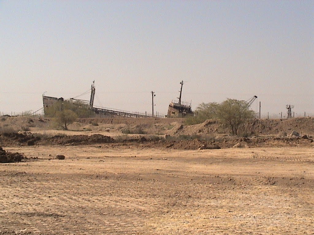 کشتی متروکه derelict