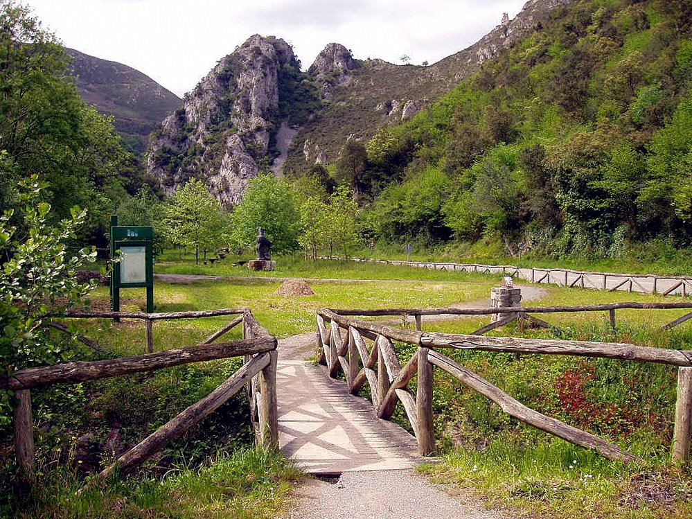 Area Recreativa de Tuñón, Senda del Oso, Santo Adriano,  Asturias