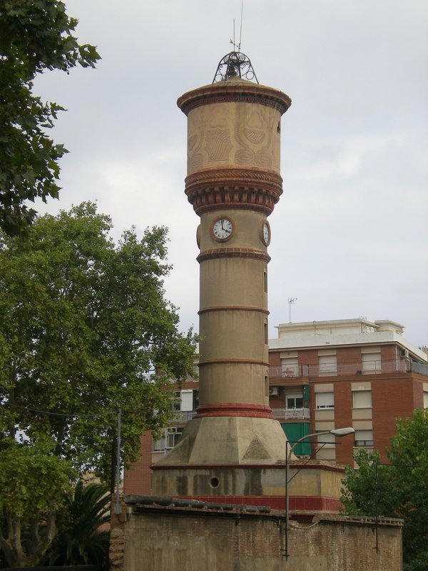 Badalona: antic Escorxador de La Salut (torre de les aigües)