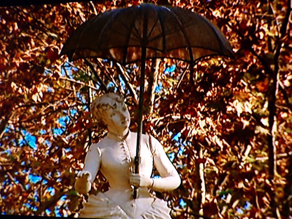 MUJER CON PARAGUAS,,,,BARCELONA,,,OTOÑAL,,,