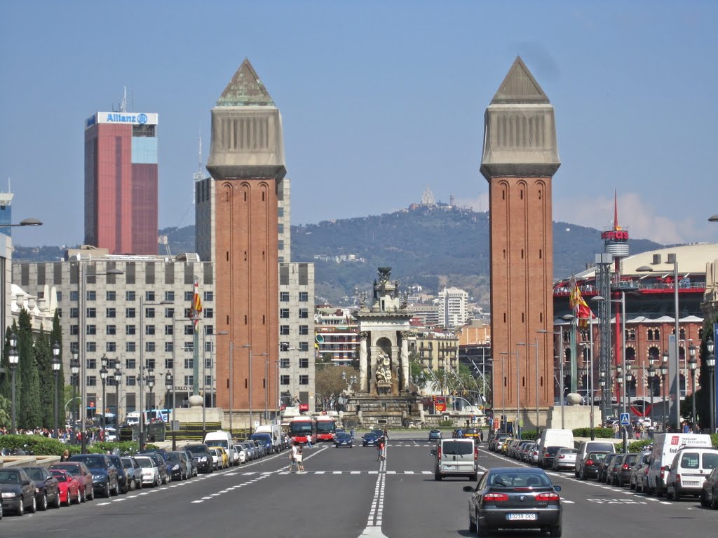 Avinguda de la Reina Maria Cristina.