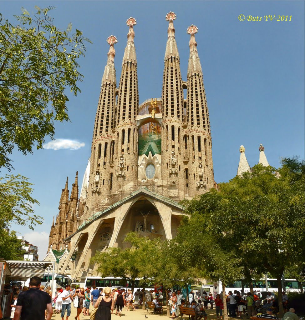 Temple of the Sagrada Familia in Barcelona. Храм Святого Семейства в Барселоне