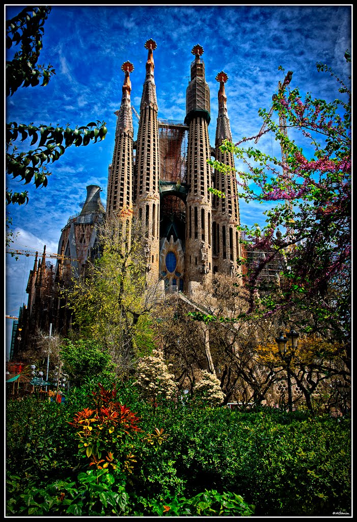 La Sagrada Familia Basilica by Antonio Gaudí. Barcelona.