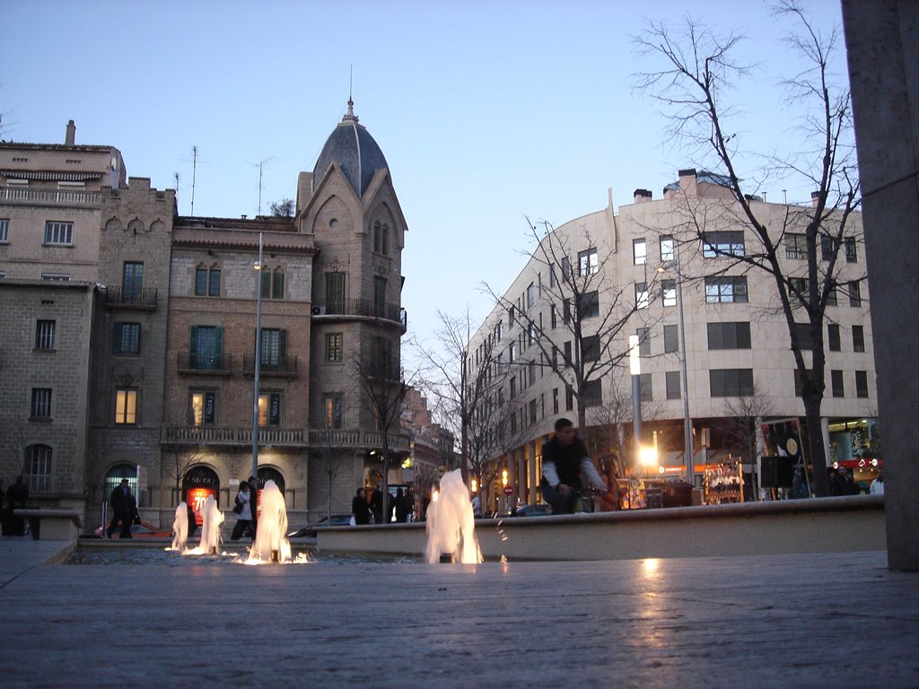 Plaça Sant Domenèc al capvespre - (www.guiamanresa.com)
