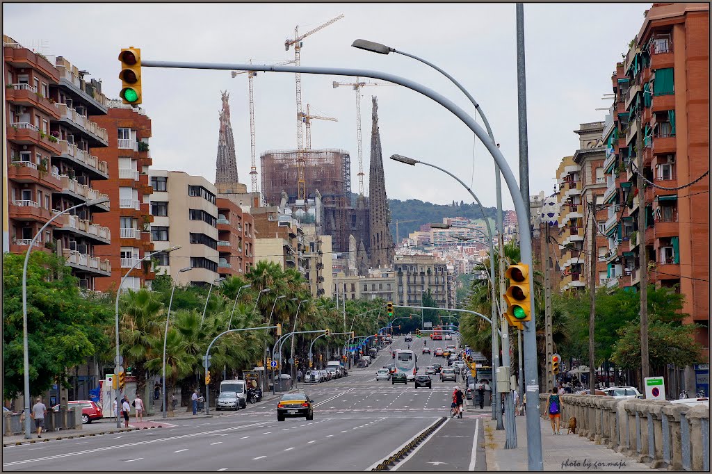 THE  GREEN  WAVE TO SAGRADA FAMILIA   /Please click full size  and F11/